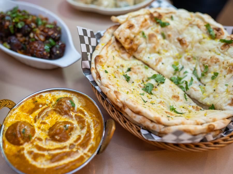 Naan Plain / Butter